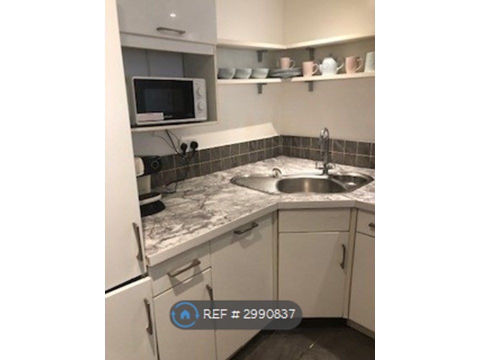 Property photo 3 of 7 Kitchen 1