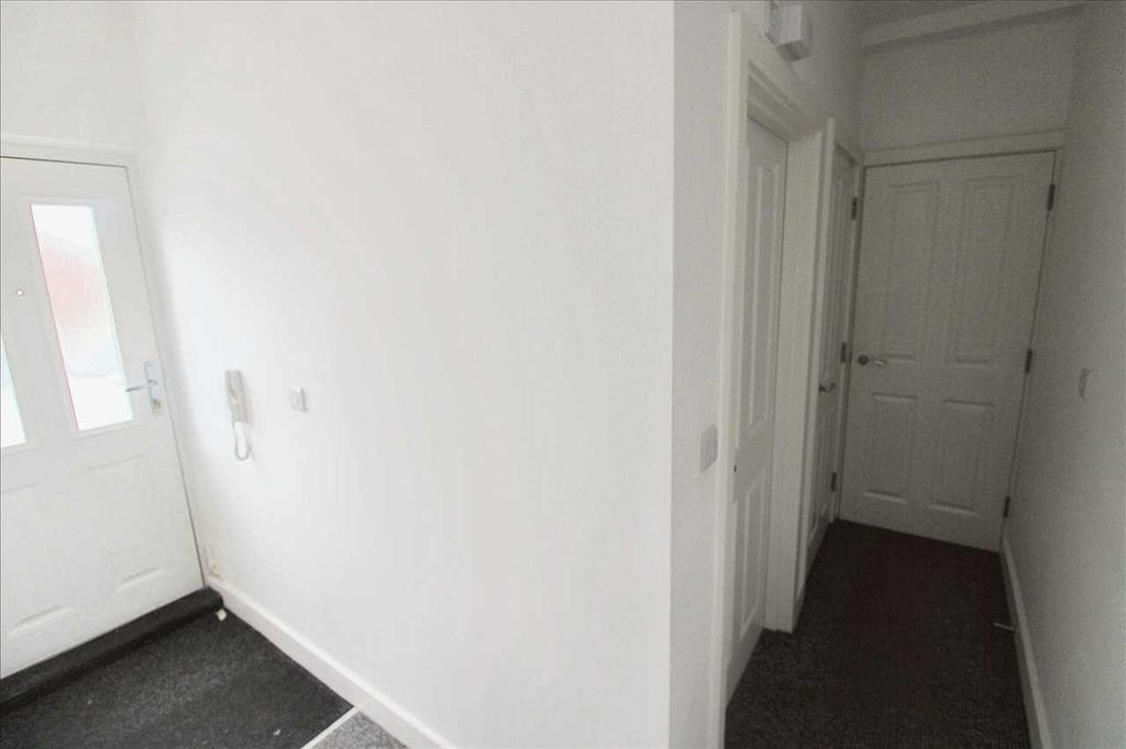 Property photo 2 of 6 Entrance Hall