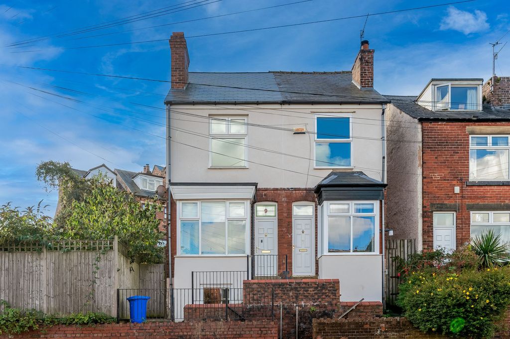 Property photo 2 of 31