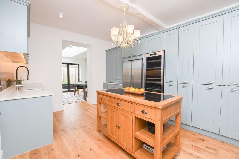 Property photo 3 of 17 42777d1Aca6F17Bb571E90B09E8782d2.Jpg
