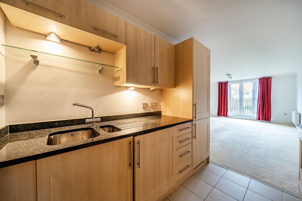 Property photo 3 of 16 1409003-21-698313...