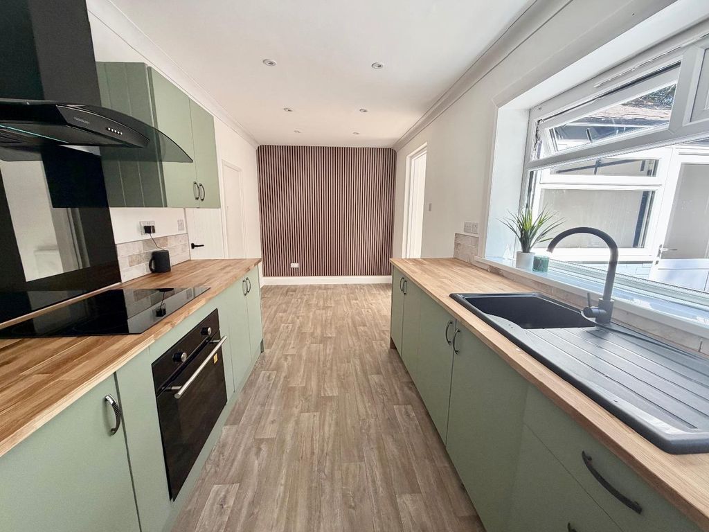 Property photo 2 of 16 Kitchen