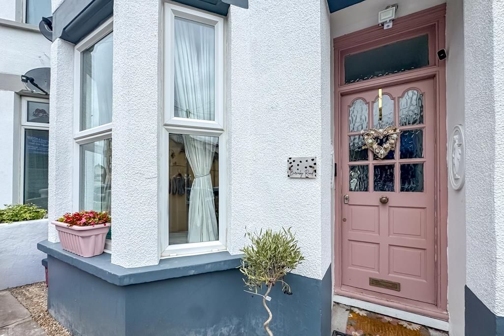 Property photo 1 of 19 Front