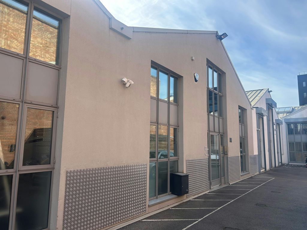 Property photo 1 of 8 Ven 2 45.Jpg