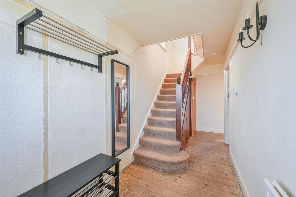 Property photo 2 of 16 Winkworth Road, 110- (12).Jpg