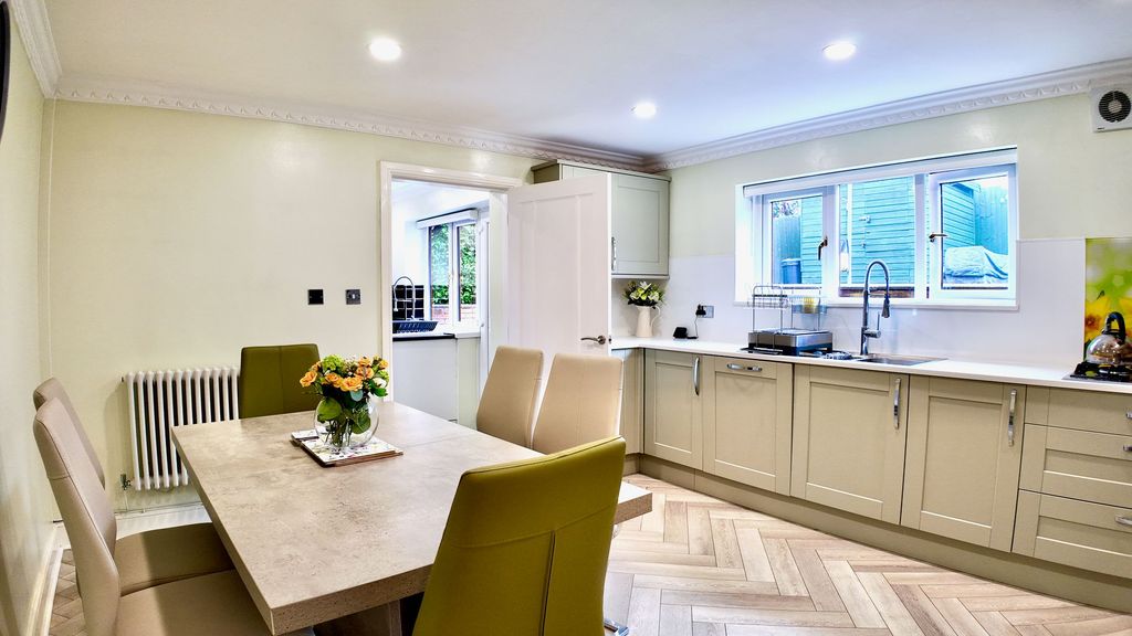 Property photo 3 of 41