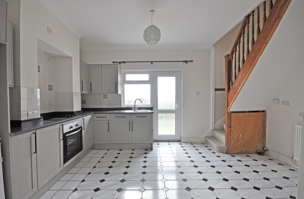 Property photo 3 of 11 Photo 4