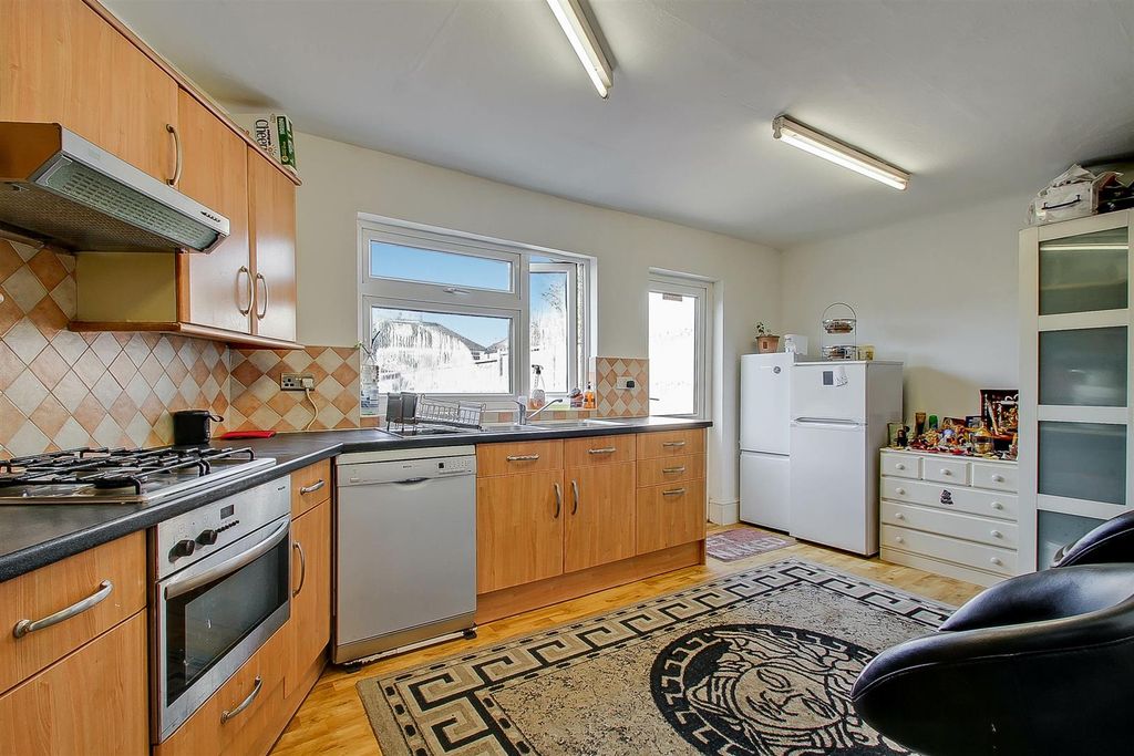 Property photo 2 of 19 Img_7470-Img_7472.Jpg