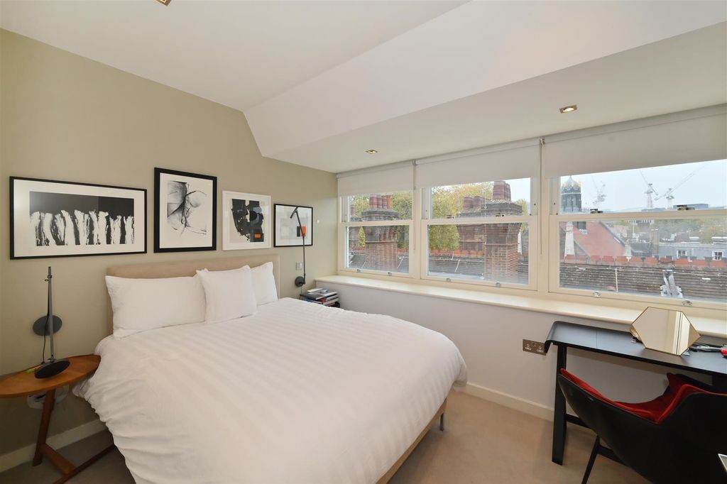 Property photo 3 of 26 20-Aldwych-Chambers (1).Jpg