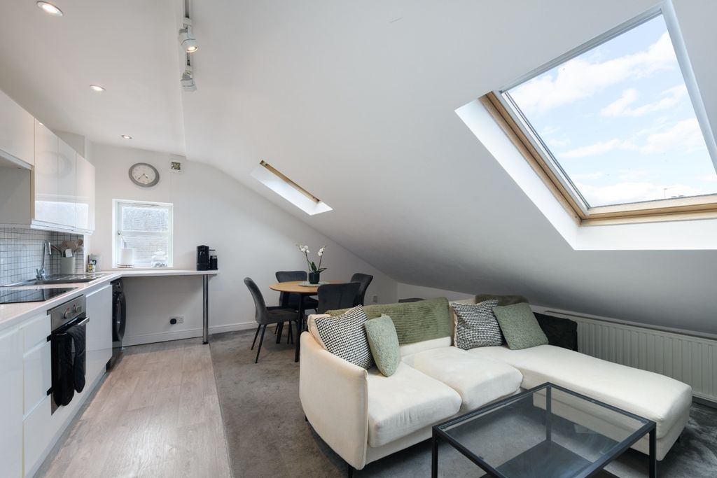 Property photo 3 of 14 5592282