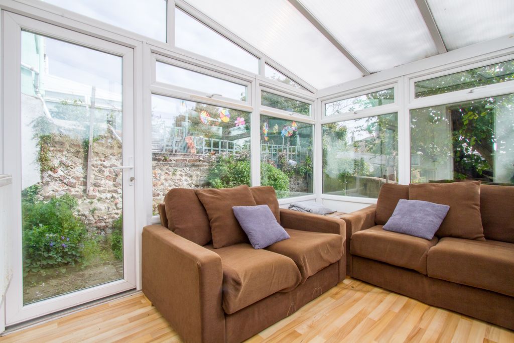 Property photo 2 of 10 Photo 02