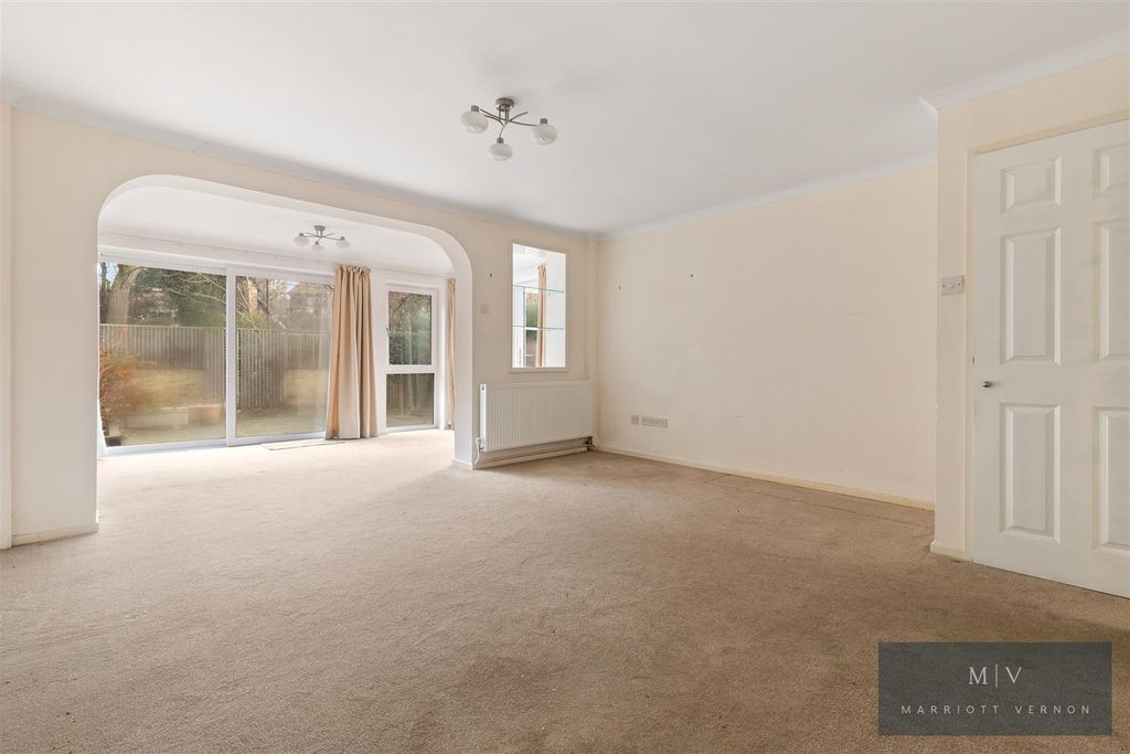 Property photo 2 of 14 Minster Drive 24 MV-4.Jpg