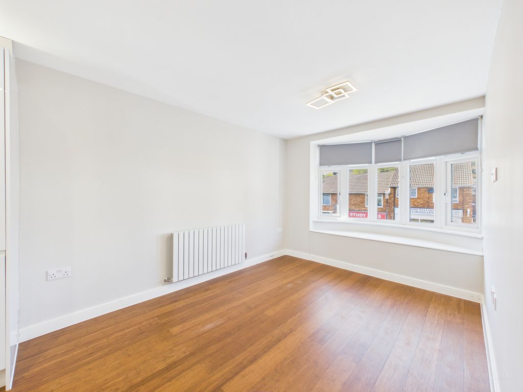 Property photo 3 of 12 Cam02119G0-Pr0579-Still005