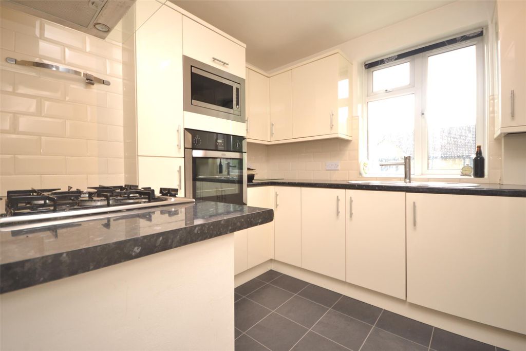 Property photo 2 of 7 Kitchen