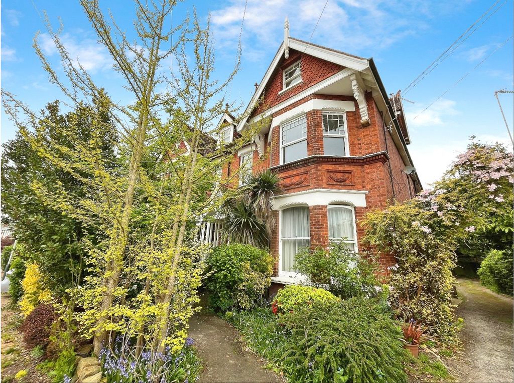 Property photo 1 of 8 Front