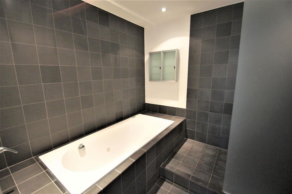 Property photo 3 of 34