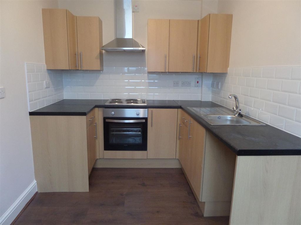 Property photo 2 of 9 Kitchen