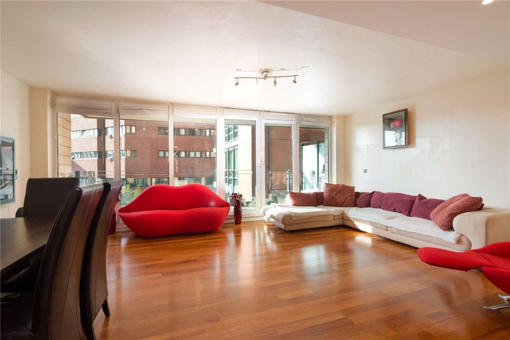 Property photo 2 of 9 Living Room