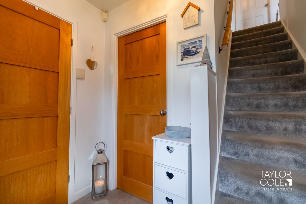 Property photo 2 of 32