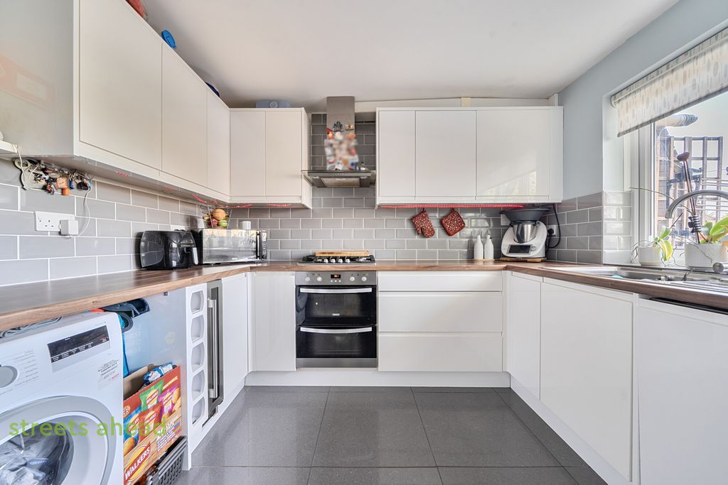 Property photo 1 of 16 0947123c-d68F-4ce...