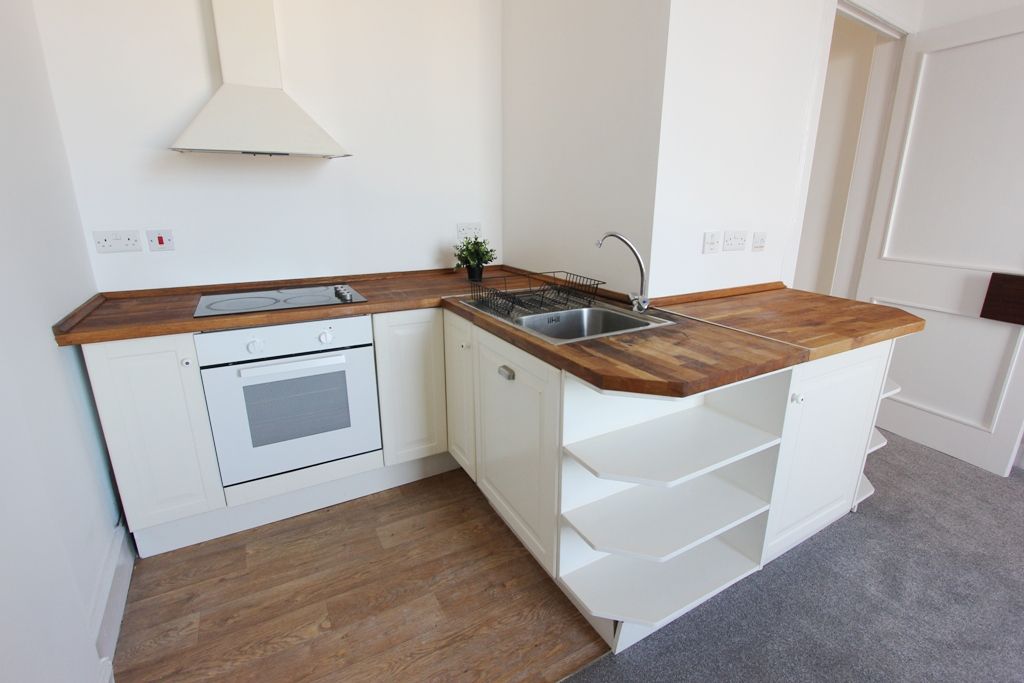 Property photo 2 of 18 Kitchen