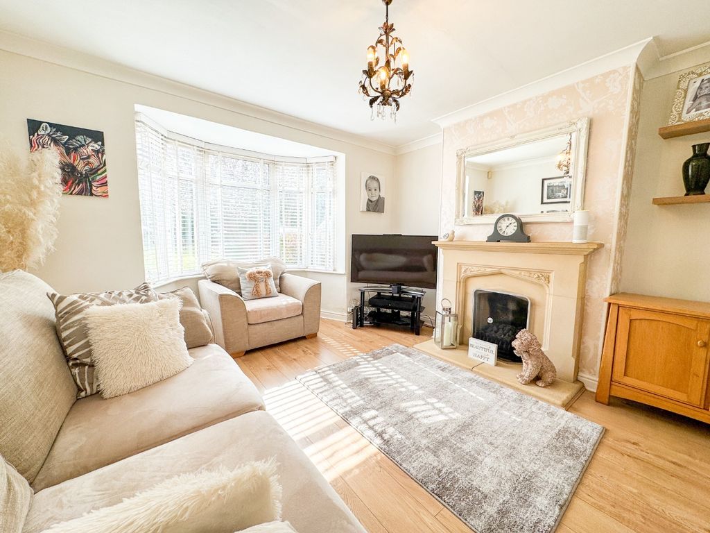 Property photo 2 of 16 3981004