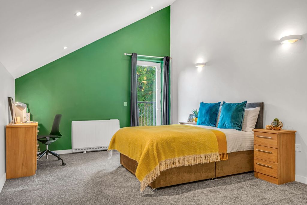 Property photo 3 of 9 Property Photo