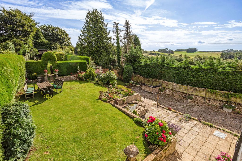 Property photo 2 of 11