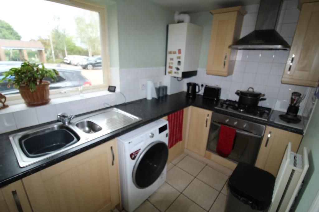 Property photo 2 of 8 Kitchen