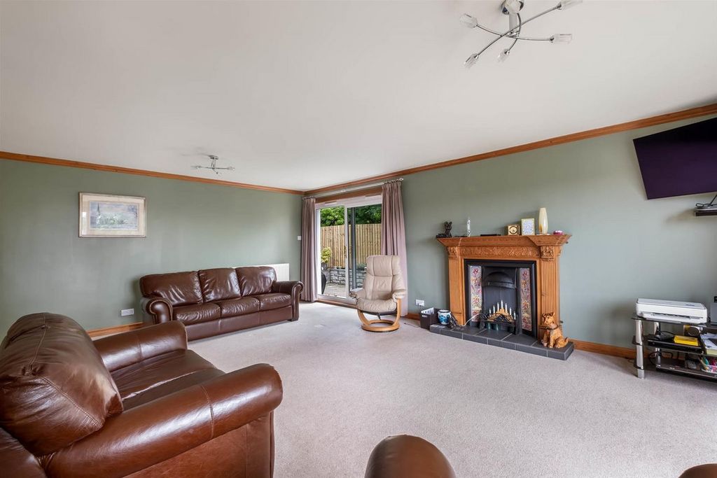 Property photo 3 of 36