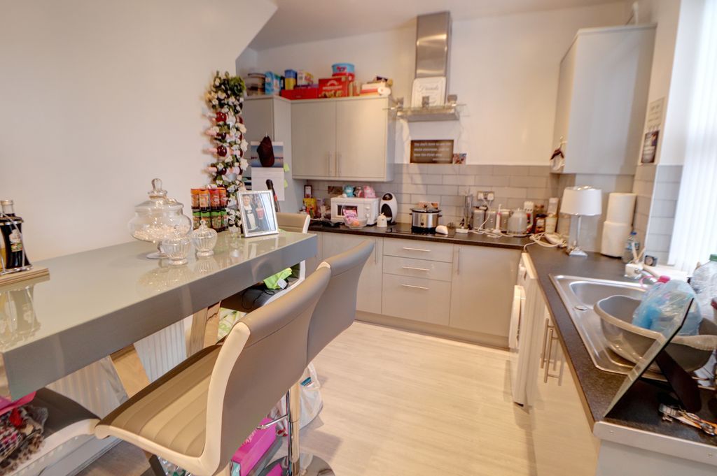 Property photo 2 of 17 Kitchen Diner