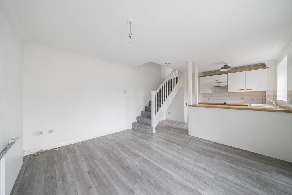 Property photo 1 of 11 1530837-8-6Acca41...