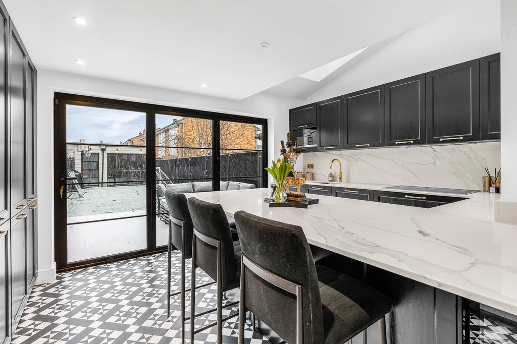 Property photo 2 of 34 Internal-Smalll-16.Jpg