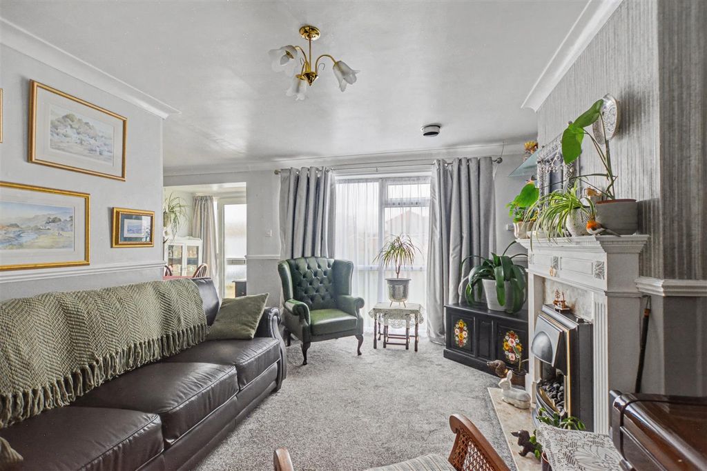 Property photo 3 of 19 Lounge_3.Jpeg