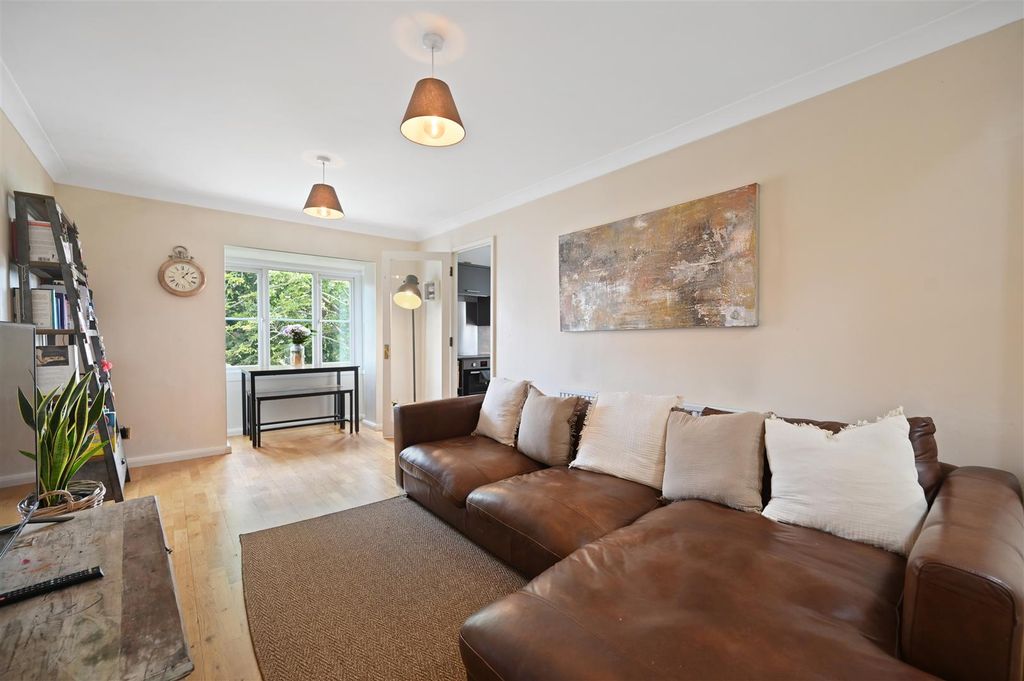 Property photo 2 of 9 Rcar- Beechwood Grove9.Jpg