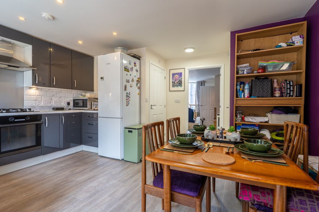 Property photo 3 of 17 5296574
