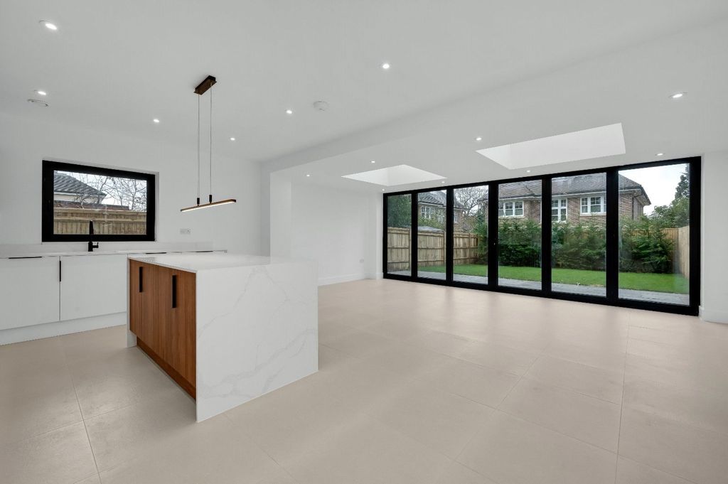 Property photo 3 of 19 Kitchen/Dining Room
