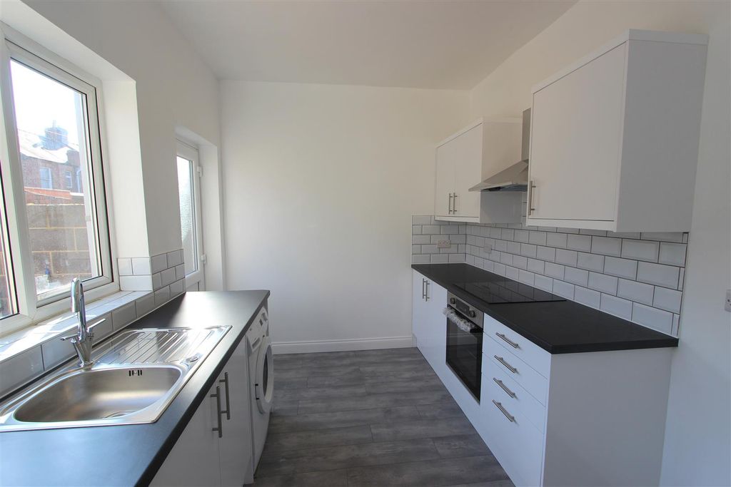 Property photo 1 of 8 Kitchen
