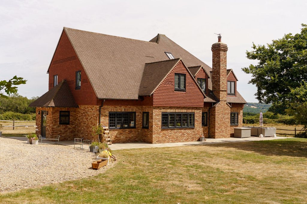 Property photo 1 of 35