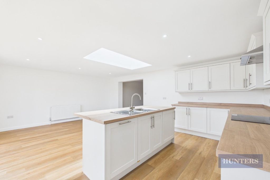 Property photo 3 of 15 Cam05152G0-Pr0445-Still020.Jpg