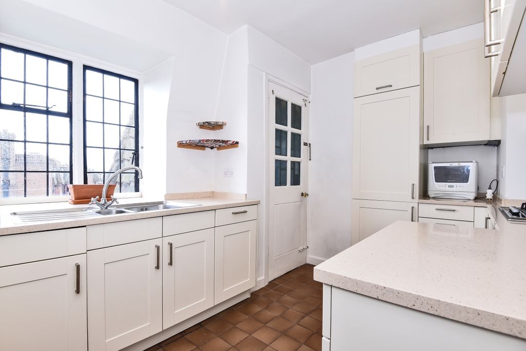 Property photo 3 of 7 5Abcfda1391B7-259112