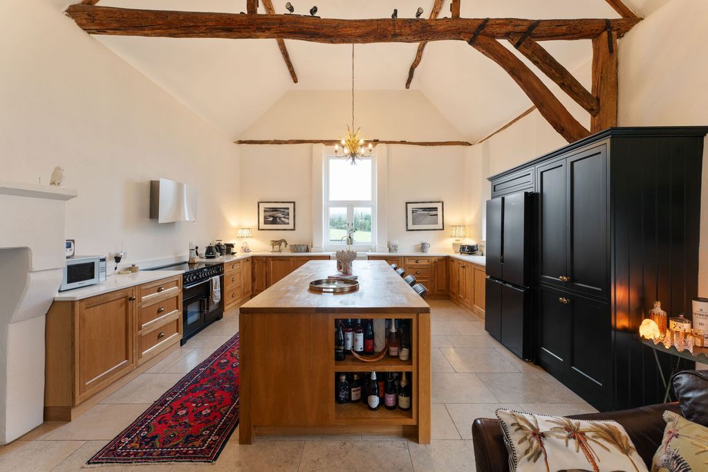 Property photo 3 of 35