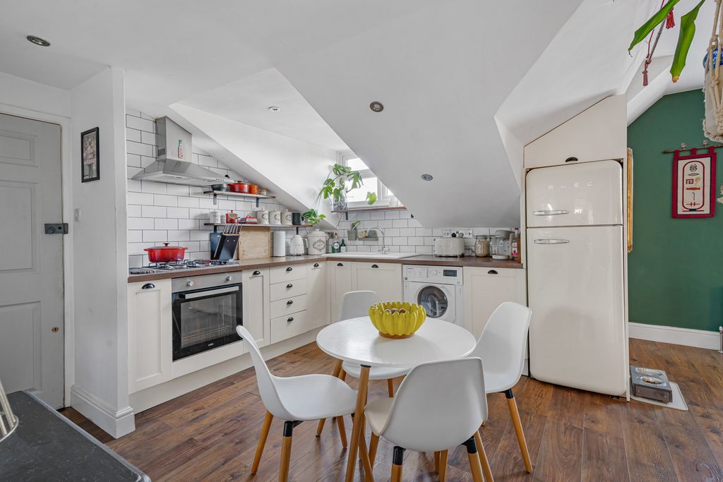Property photo 3 of 23 Reception/Kitchen