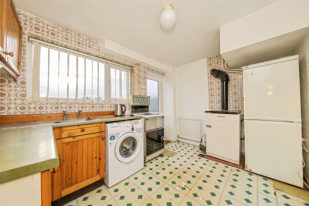 Property photo 3 of 16