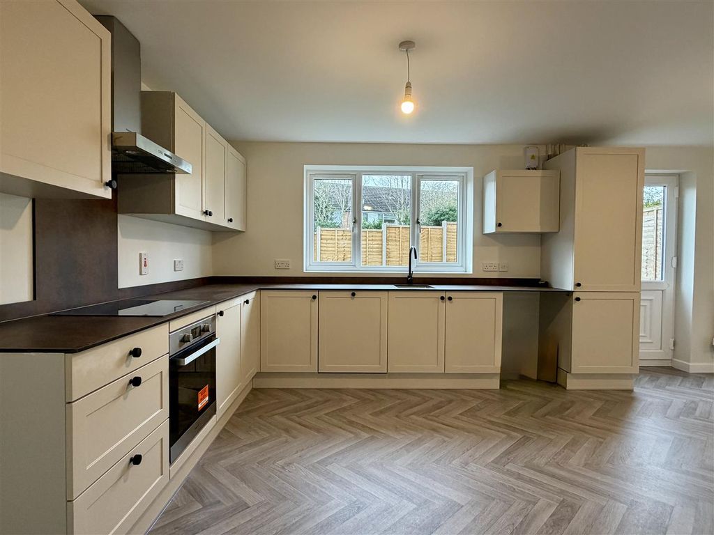 Property photo 2 of 19 Kitchen/Dining Room