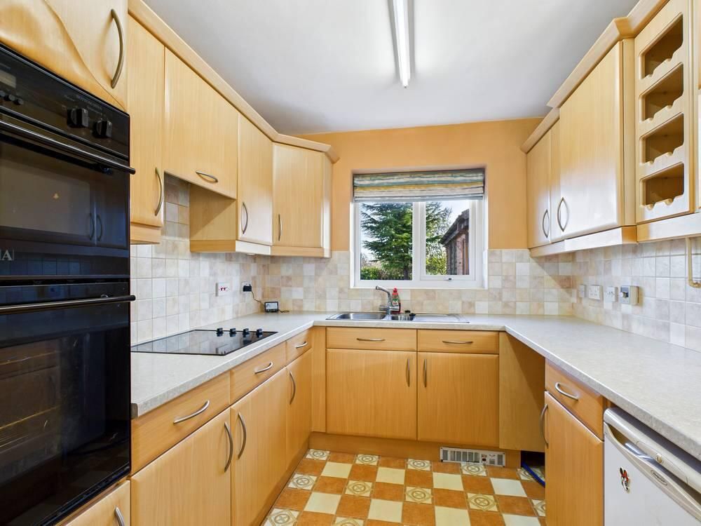 Property photo 2 of 11 Kitchen