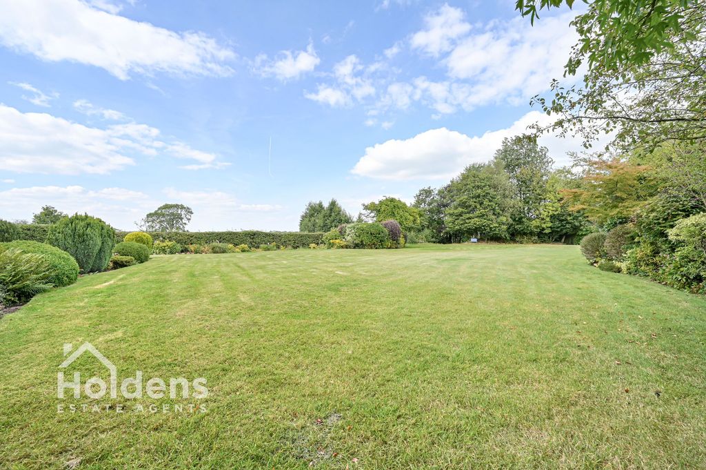 Property photo 2 of 27