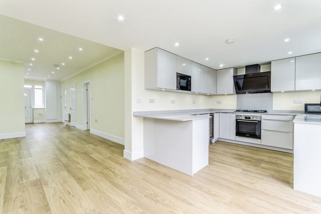 Property photo 2 of 20 Pbox-Img.Jpg