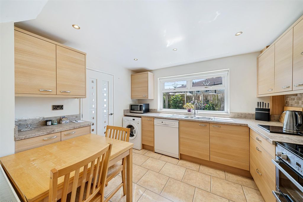 Property photo 3 of 18 47 Thomas Drive-2.Jpg