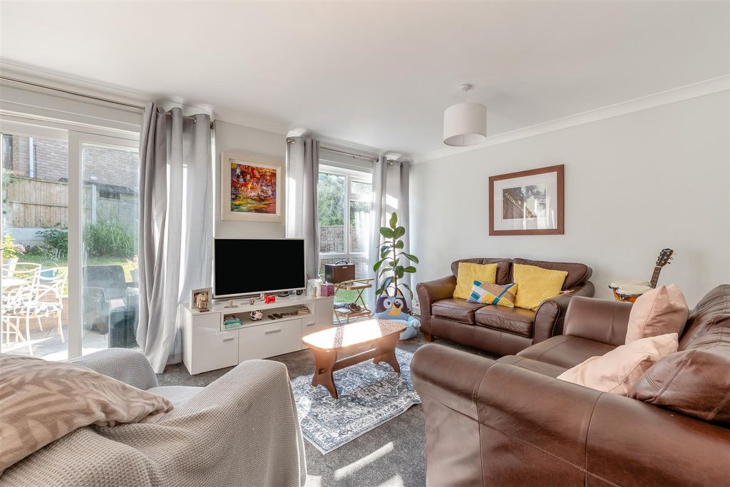Property photo 3 of 18 8652126-Interior13.Jpg